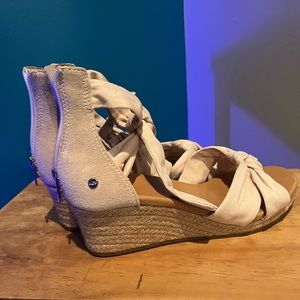 UGG® Yarrow Canvas Suede Espadrille Wedges Size 8.5 Natural